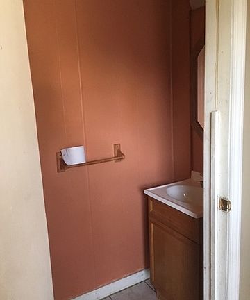 5th image of 506 S Bloomington St