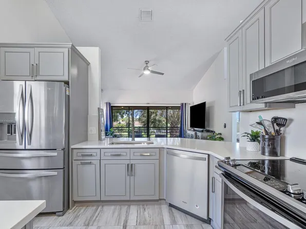 22 Via De Casas Sur #203, Boynton Beach, FL 33426