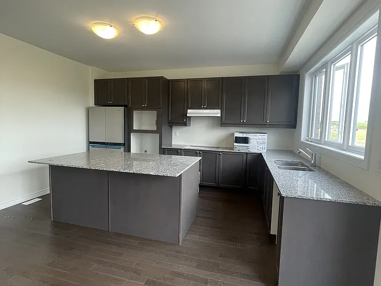 913 Rexton Dr — Photo 36