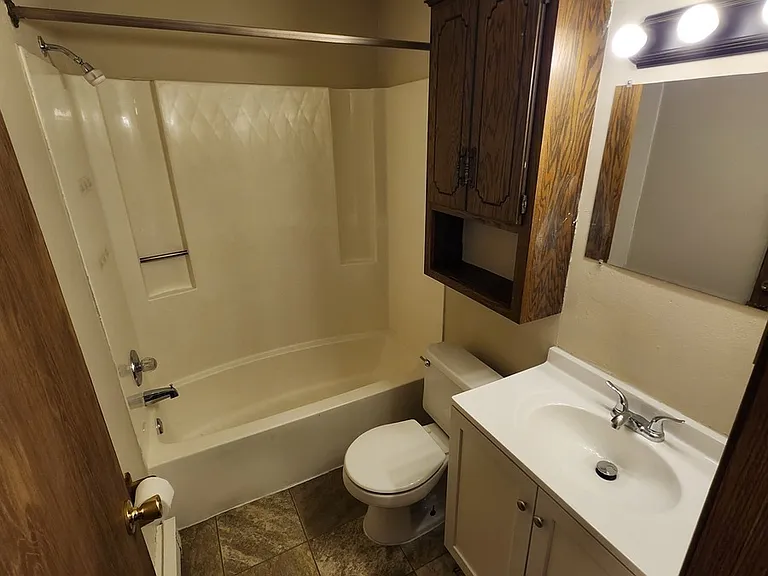 25 14th Ave NE #101 — Photo 9