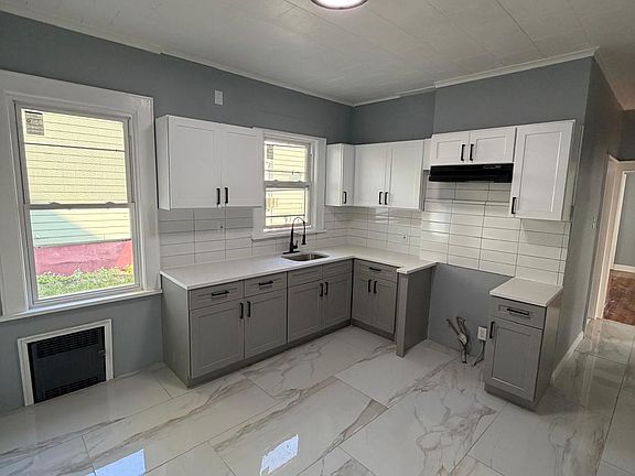 3rd image of 7 Laurel Pl #1