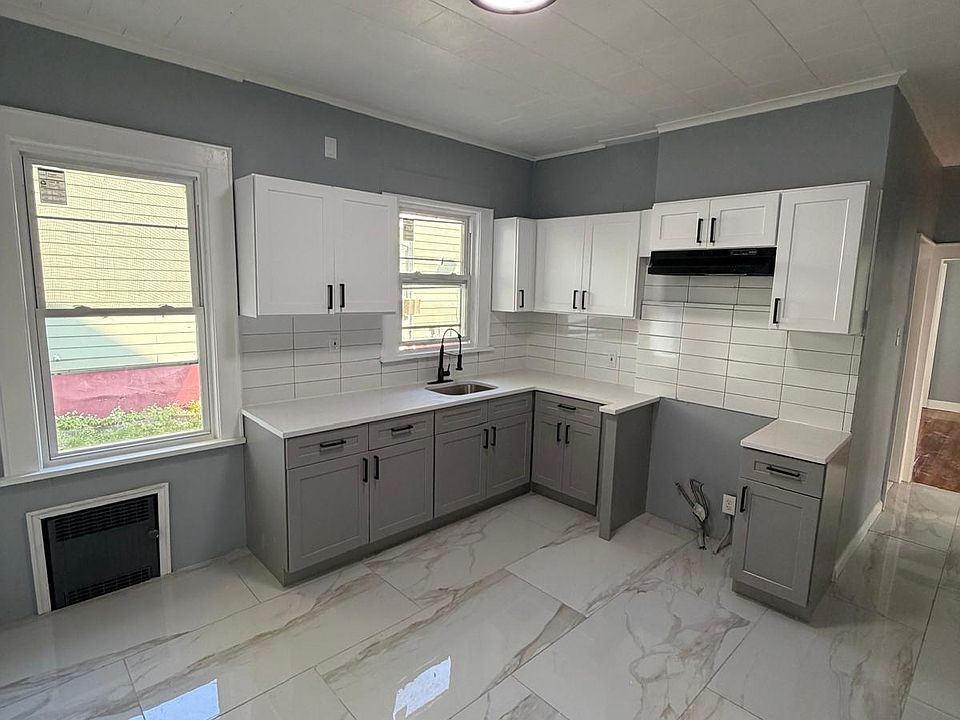 1st image of 7 Laurel Pl #A