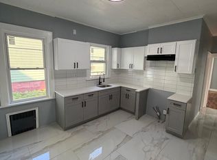 7 Laurel Pl #A, Newark, NJ 07106