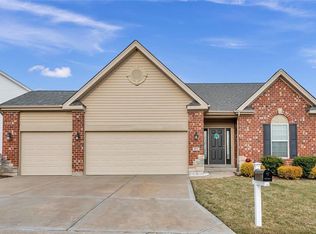 972 Ridgepointe Place Cir UNIT 127, Lake Saint Louis, MO 63367