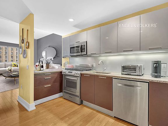 5th image of 350 W 42nd St APT 9D