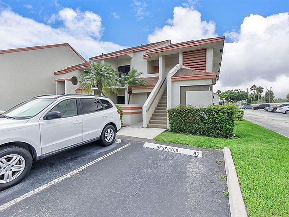 3rd image of 5521 Courtyard Drive #5521