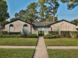 1122 Candlelight Ln, Houston, TX 77018