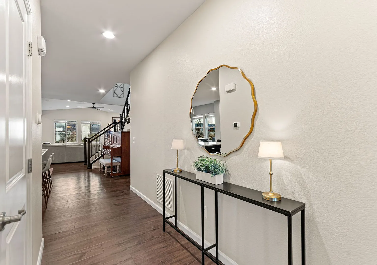 Modern Living. Unforgettable Views 5 bedroom / 5 bathrooms in the desirable Candelas community — Photo 4