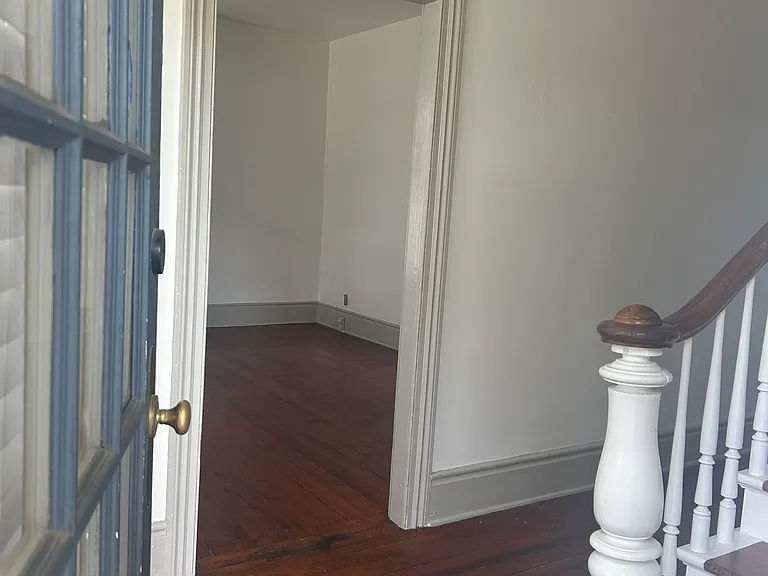 418 4th St #B — Photo 2