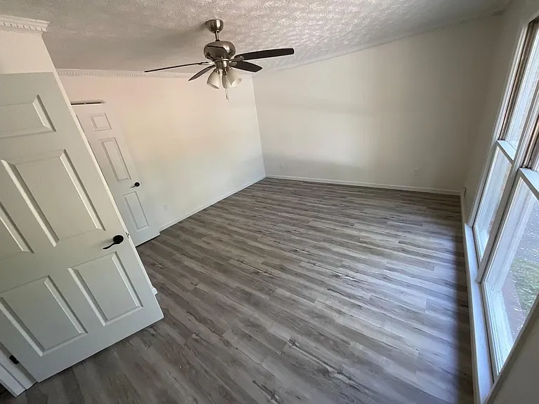 8243 Creekridge Cir #A — Photo 7