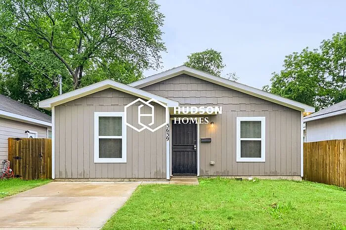 3639 Pine St — Photo 1