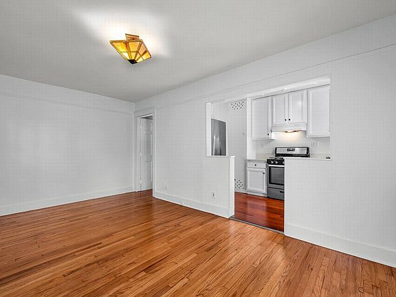 4th image of 660 Ocean Park Blvd #B