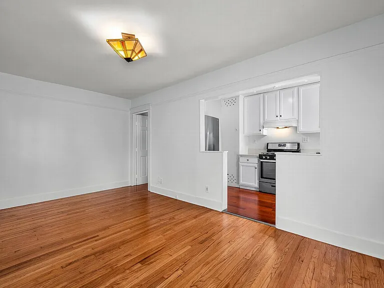 660 Ocean Park Blvd #B — Photo 4
