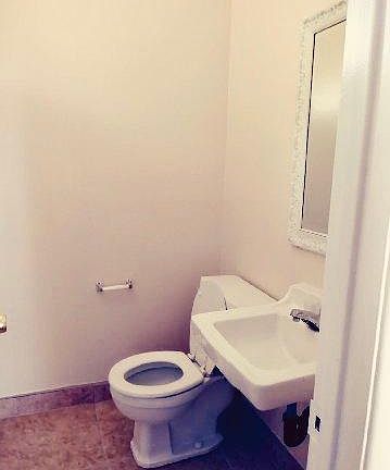 3rd image of 3518 W Del Monte Dr APT 8