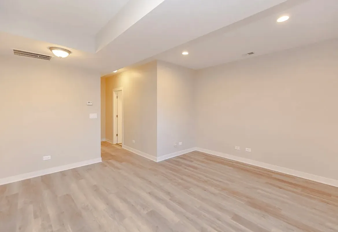 2 bed, 900 sqft, $1,950 — Photo 4