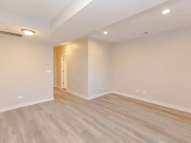 3603 W Ainslie St #G — Photo 5
