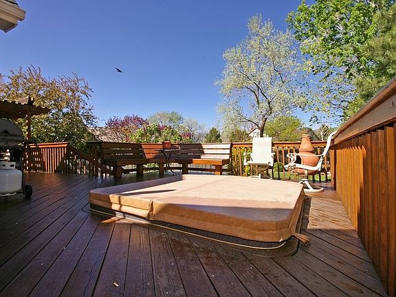 Deck & Tub for Entertaining