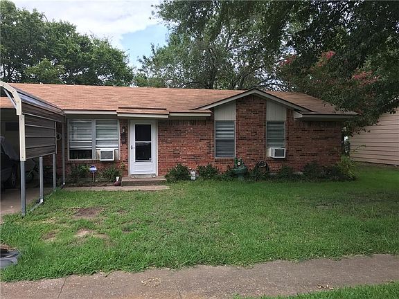 2nd image of 104 Leslie St