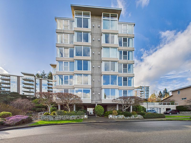 Saanich Apartment for rent - 2 Bedrooms — photo 57