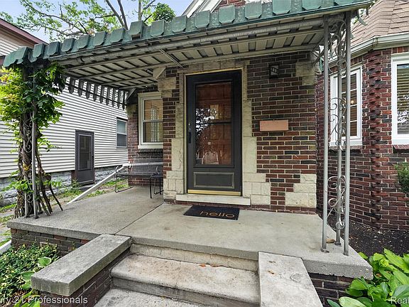 5th image of 310 W Chesterfield St