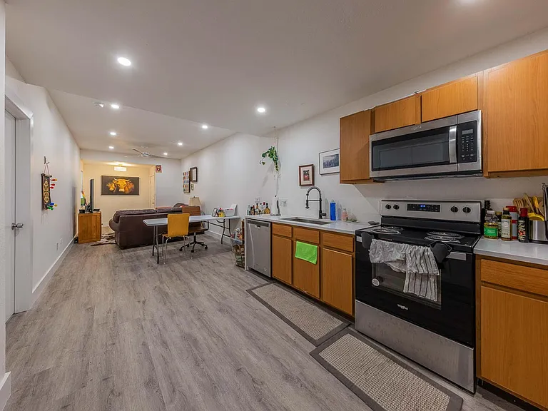 2824 Rio Grande St #204 — Photo 4