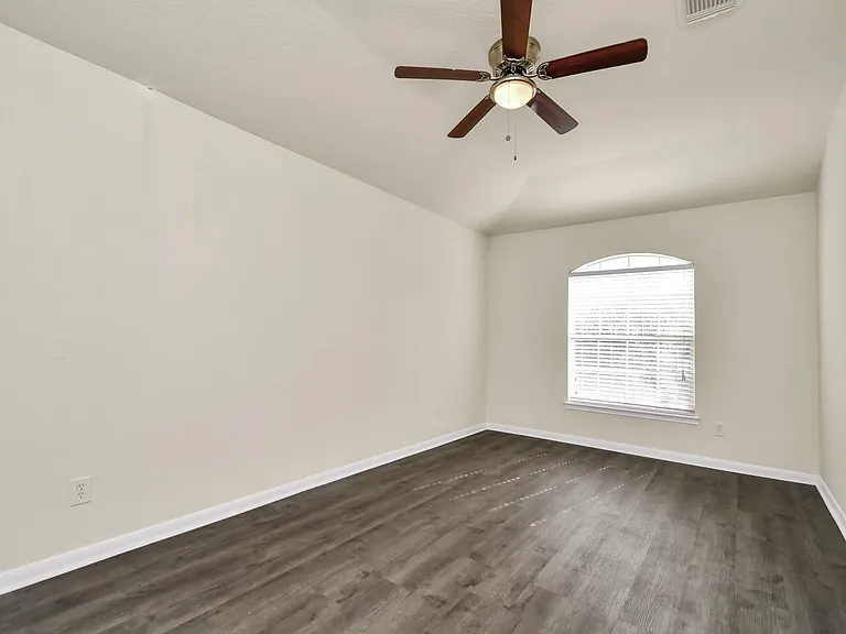 2626 Orchard Creek Ln — Photo 33