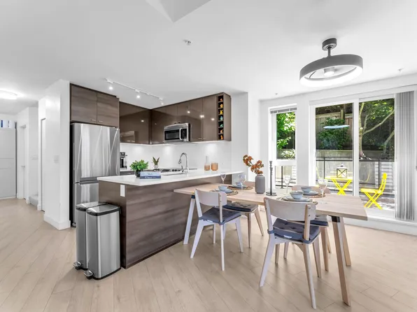 13931 Fraser Hwy #4, Surrey, BC V3T 4E6
