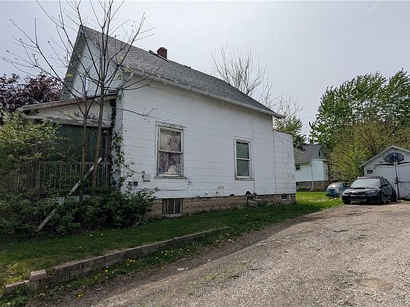3rd image of 472 Hammond Ave