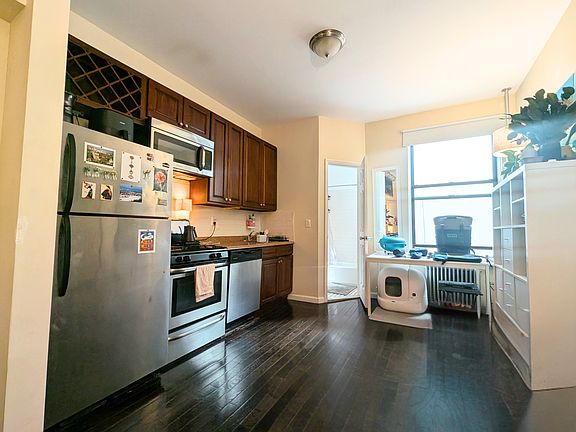 4th image of 278 Humboldt St APT 3r