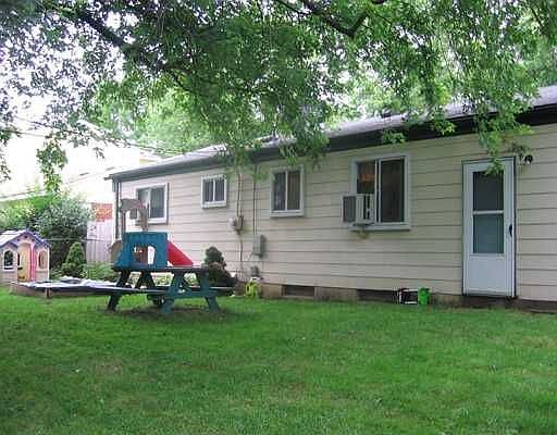 2nd image of 8642 Cedar Ct