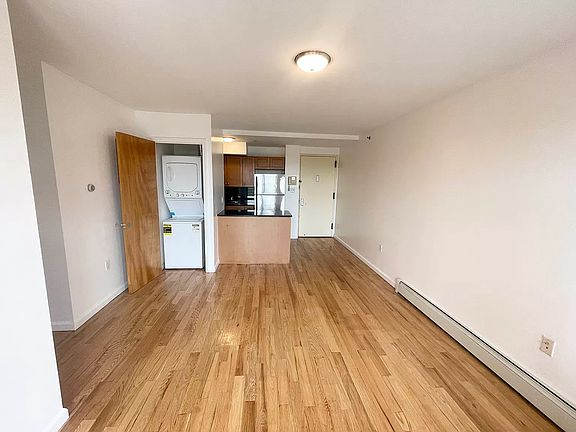 3rd image of 14223 37th Ave APT 6B