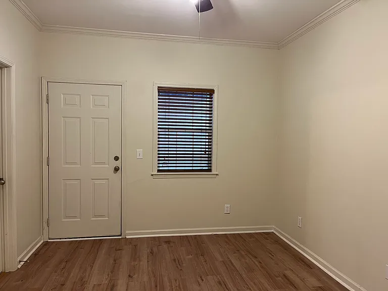 216 Lincoln Grn #B — Photo 8