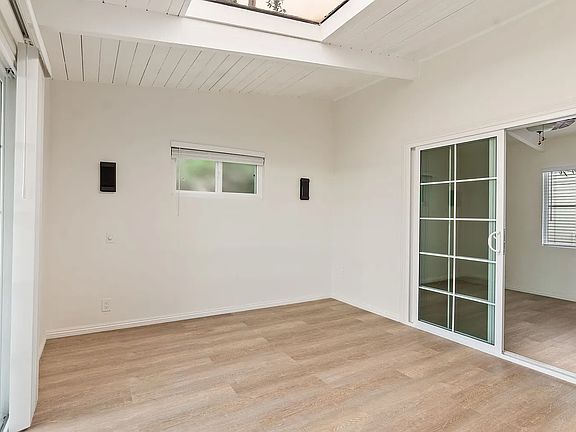 4th image of 525 Catalina St #F