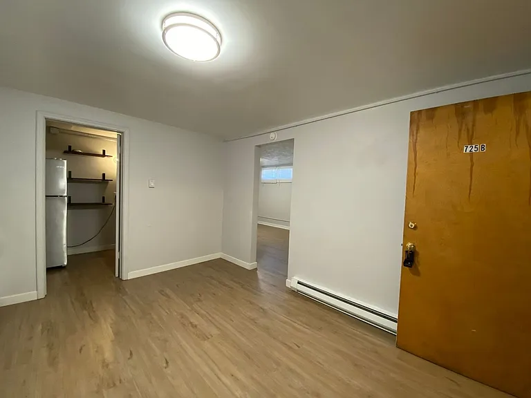 725 S 16th Ave #B — Photo 3