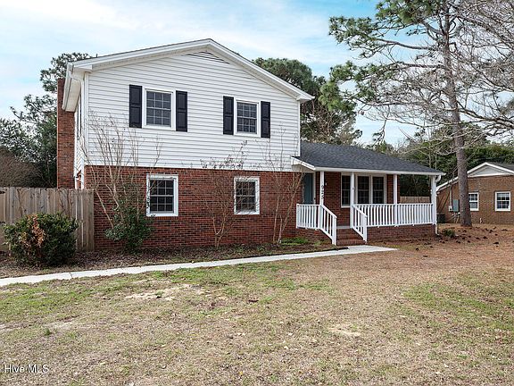 3rd image of 925 Lorraine Drive