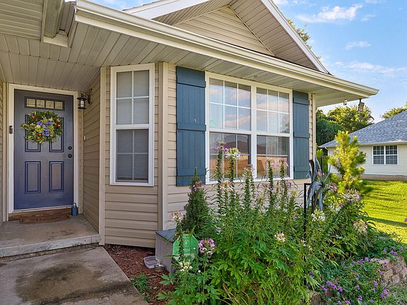 3rd image of 931 S Jester Avenue
