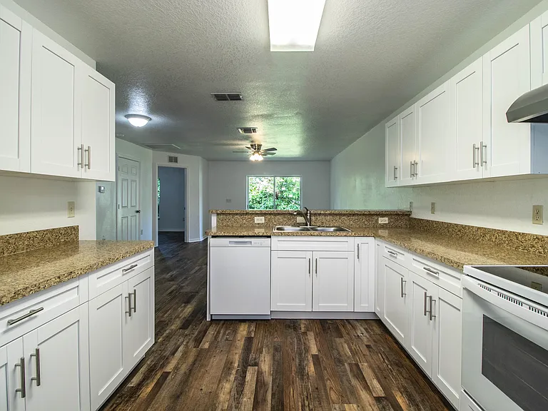 1600 E Hooker St — Photo 10