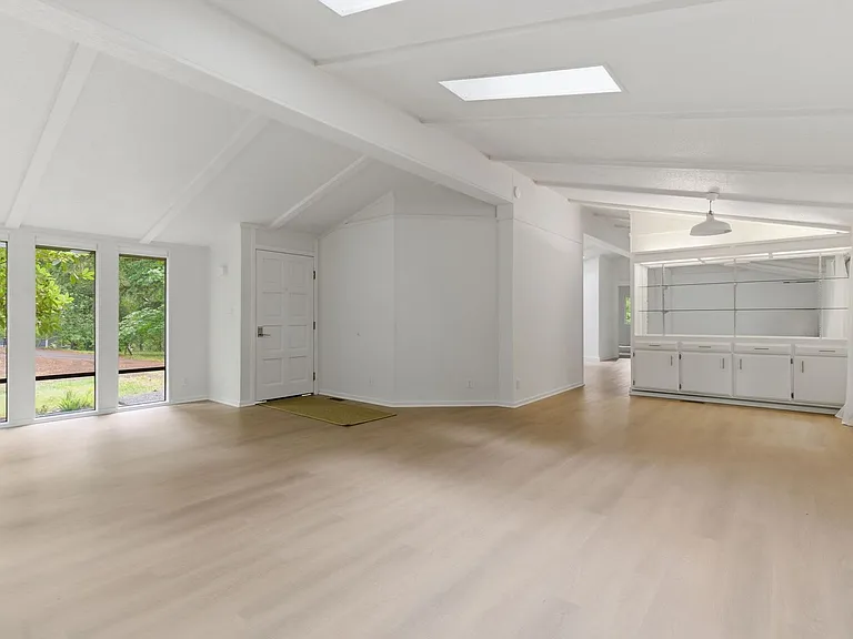 11944 Miller Rd NE — Photo 5