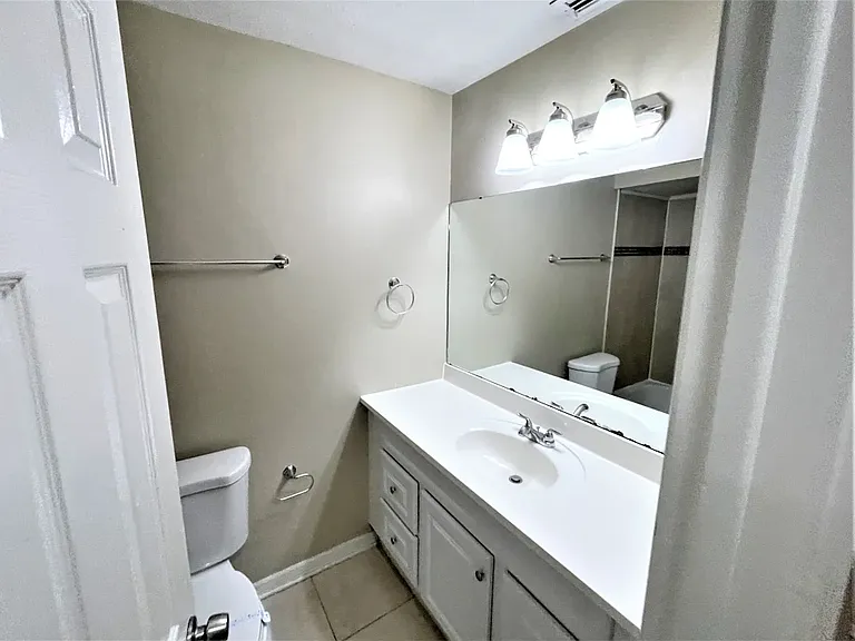 2330 Windsor Oaks Ave — Photo 2
