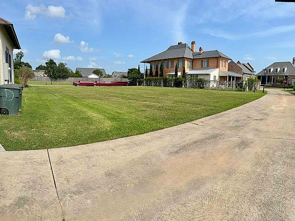 4th image of 2435 Burton Dr