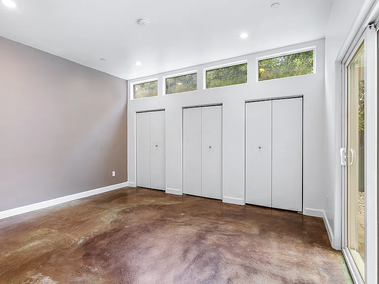 8617 Lasaine Ave — Photo 15