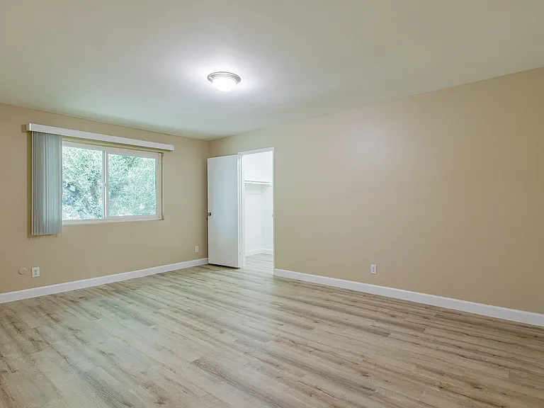 Saticoy Apartments — Photo 12