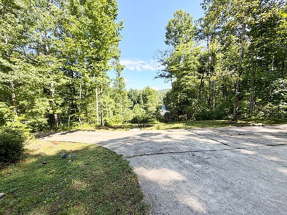 3rd image of 1211 Moorefield Memorial Hwy