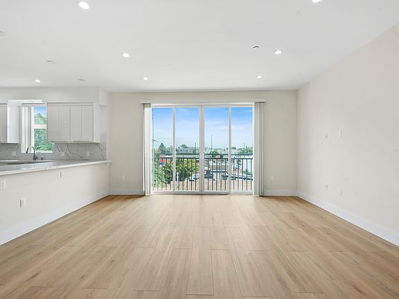 5th image of 11042 La Maida St #201
