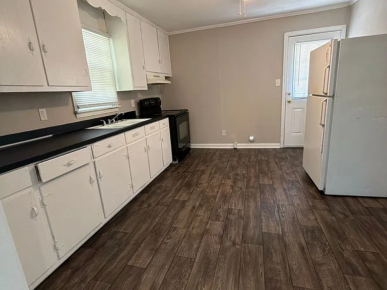 56 Jefferson St — Photo 3