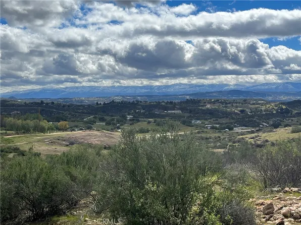 2 Stage Rd #102, Temecula, CA 92592