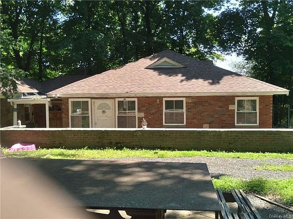 3rd image of 44 Claire Dr #44