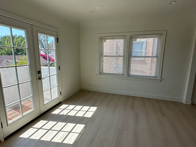 215 Sinclair Ave #215 — Photo 5