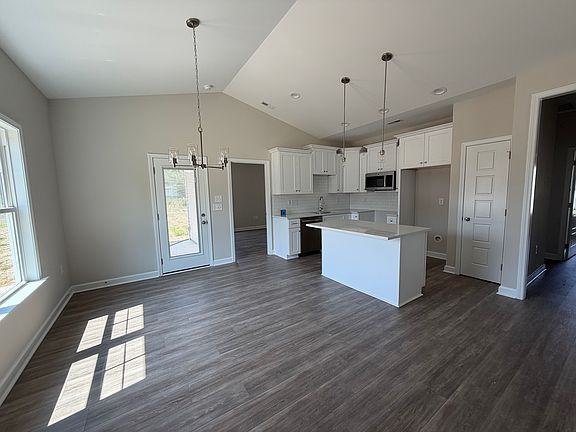 4th image of 403 Creeks Edge Dr