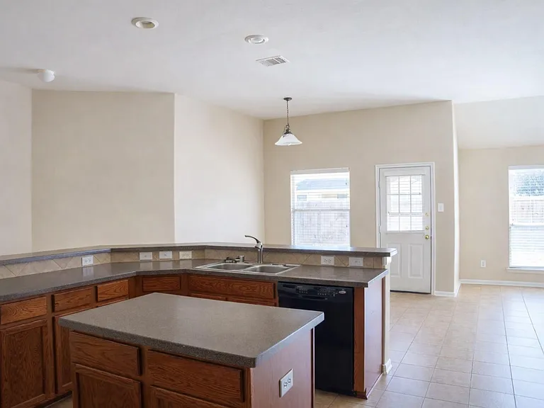 8515 Clarkman Ridge Ln — Photo 9